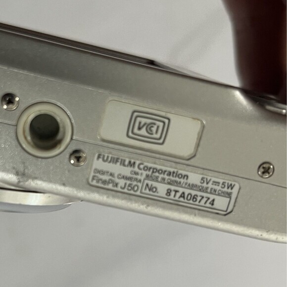 Fujifilm FinePix J50 8.2MP Compact Digital Camera Silver Untested No Battery - Picture 7 of 9